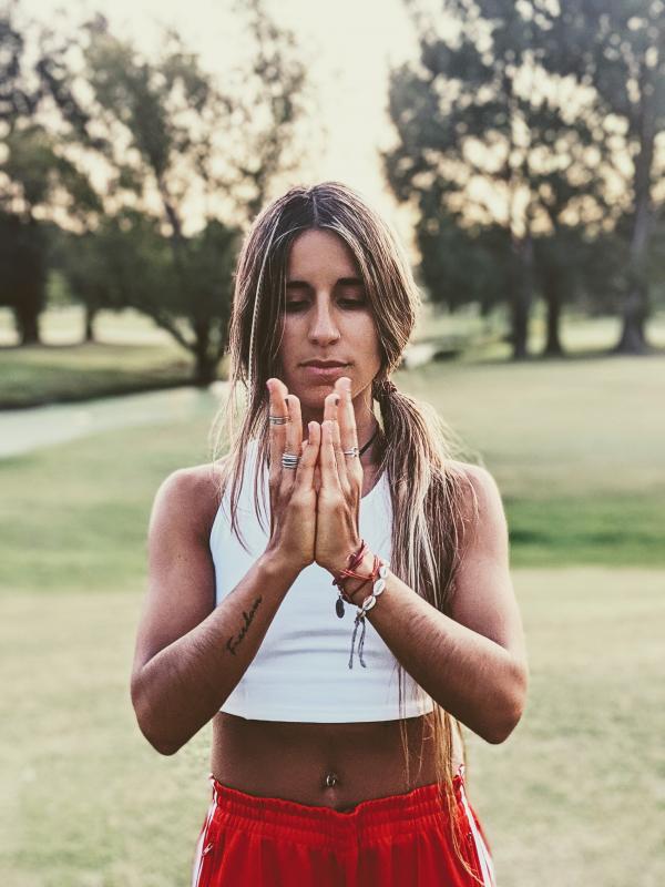 BELUSANTILLAN_YOGA_EVENTSIP00100lPORTRAIT_00100_BURST20200222194433702_COVERBELUSANTILLAN_YOGA_EVENTSIP